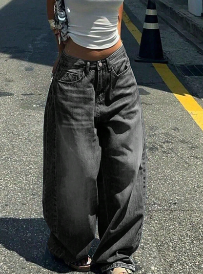 Women’s Minimalist Street-Style Jeans
