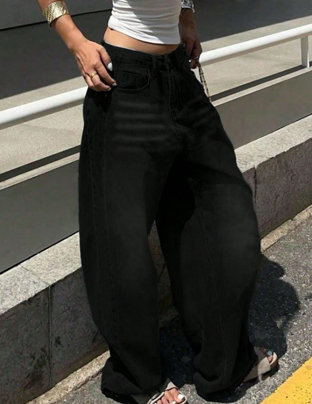 Women’s Minimalist Street-Style Jeans