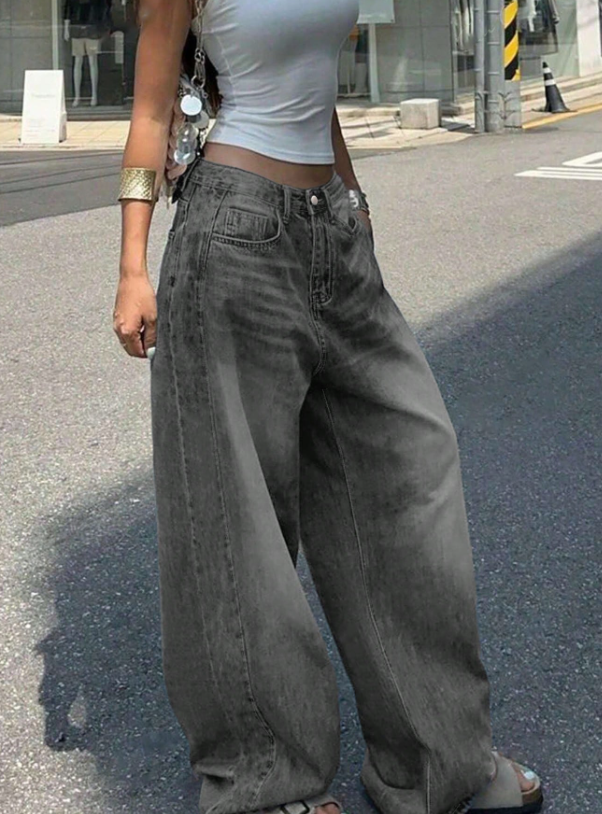 Women’s Minimalist Street-Style Jeans