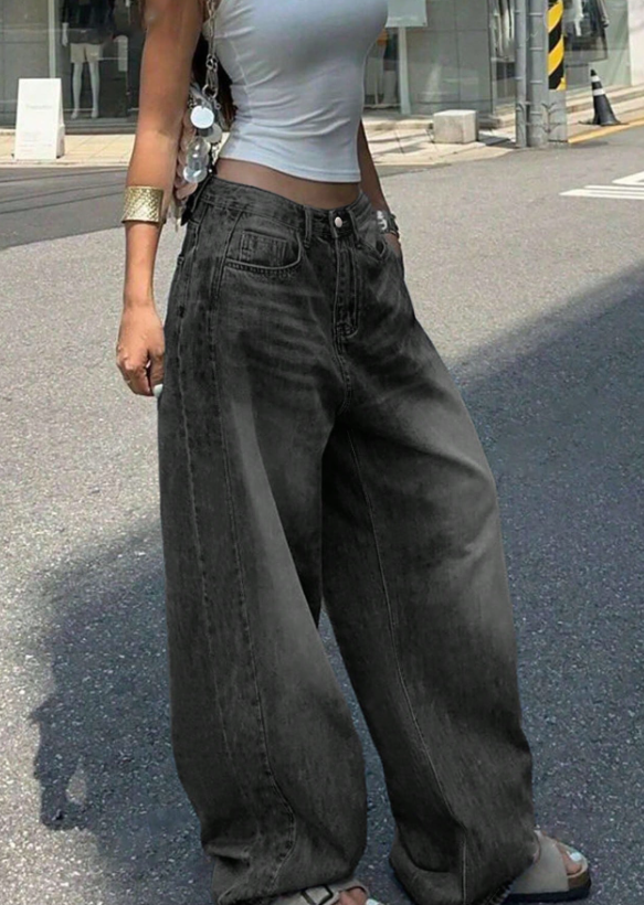 Women’s Minimalist Street-Style Jeans