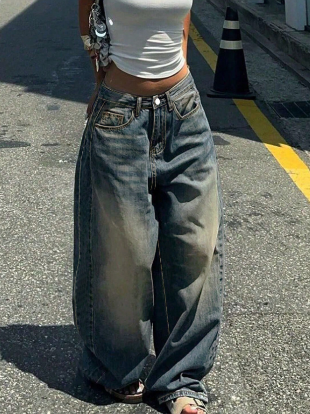 Women’s Minimalist Street-Style Jeans